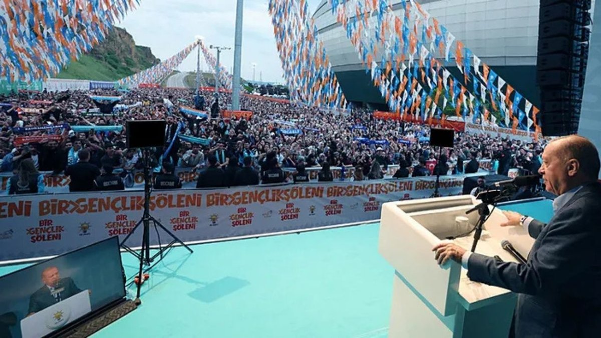Erdoğan'dan Gençlere Duyuru: "Türkiye Tüm Alanlarda İlerliyor