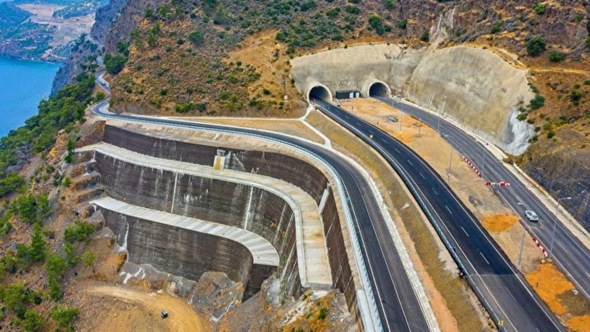 Antalya-Alanya Otoyolu’nda Dev Adım! 2,5 Saatlik Yol 36 Dakikaya Düşecek