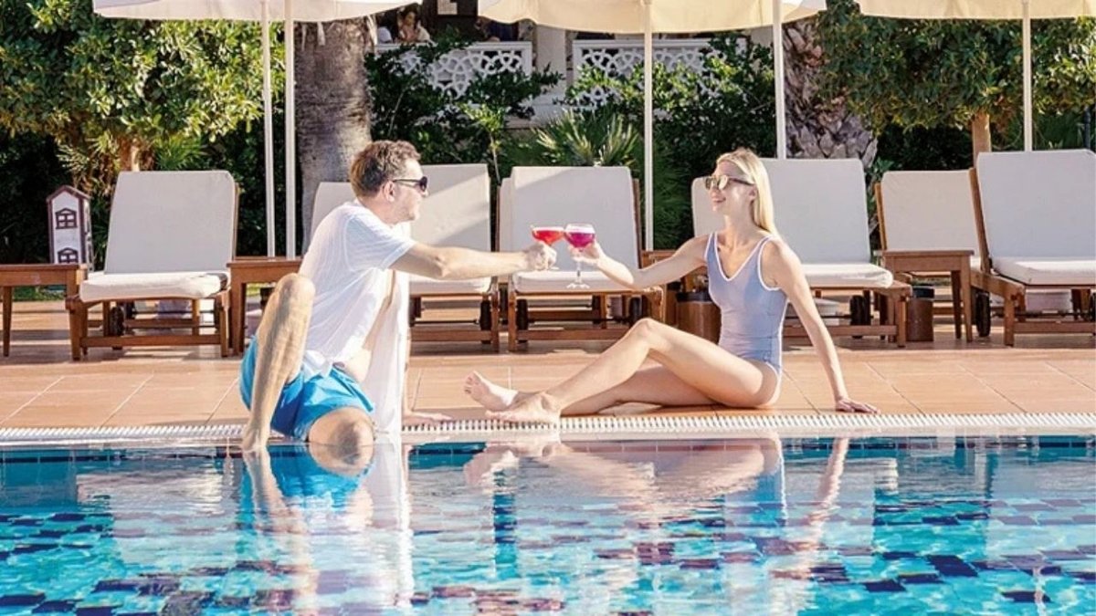 Havuz Keyfi Artık Lüks Oldu Yaz Sıcaklarında Fiyatlar Cep Yakıyor