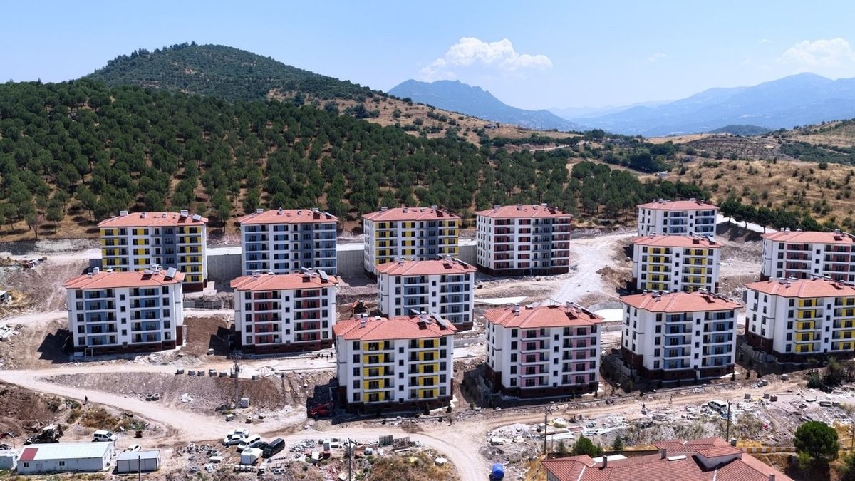 Bakan Kurum’dan Sındırgı depremi mesajı: "Yalnız bırakmadık, bırakmayacağız".