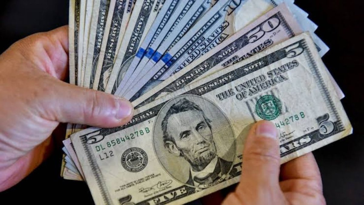 Dolar Ve Euro Hafta Sonuna Yatay Seyirle Başladı