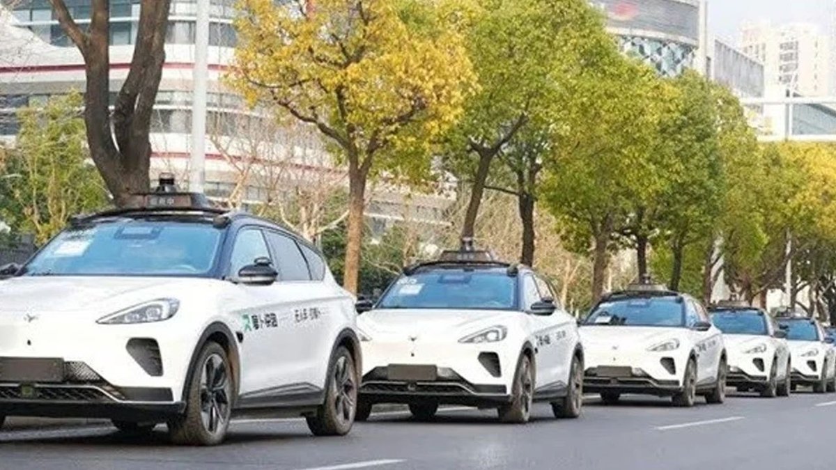 Geleceğin Ulaşımı Dubai’de Başladı: Sürücüsüz Robotaksiler Yollarda