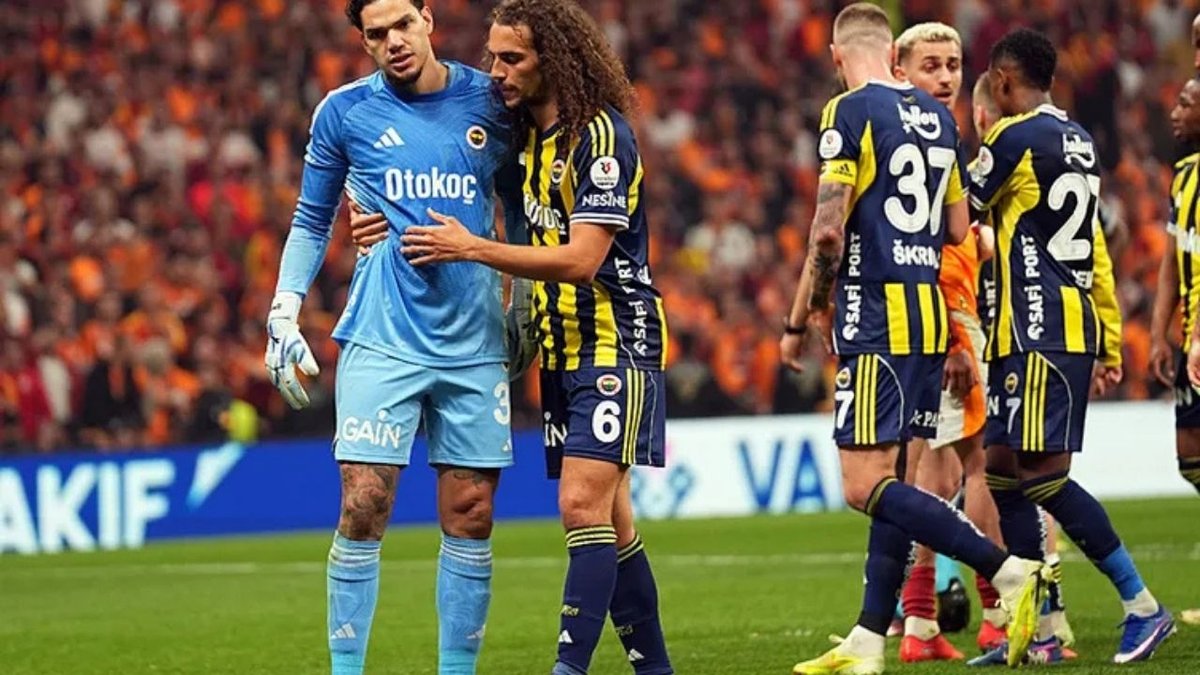 Fenerbahçe'de Kaleci Pozisyonunda Önemli Yenilikler: 3 İsim Ayrılıyor