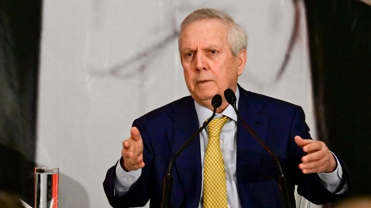 Fenerbahçe’de Kongre Öncesi Montella ve Yıldız Transfer İddiaları! Aziz Yıldırım’dan Teknik Direktör ve Forvet Hamlesi