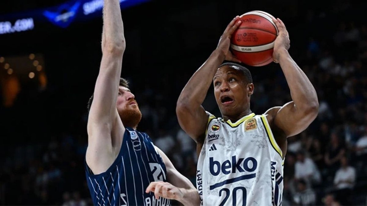 Fenerbahçe Beko, Anadolu Efes’i Uzatma Maçında Mağlup Ederek Finalde!