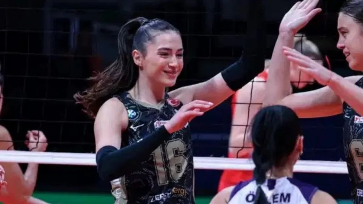 Fenerbahçe Medicana Kadın Voleybol Takımına İki Milli Oyuncu Katıldı: Saliha Şahin Ve Kübra Akman Sarı-Lacivertli Formayı Giyecek