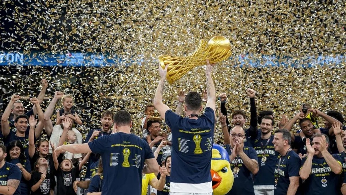 Fenerbahçe Beko, Beşiktaş Deplasmanında Kazanarak Basketbol Süper Ligi Şampiyonu Oldu
