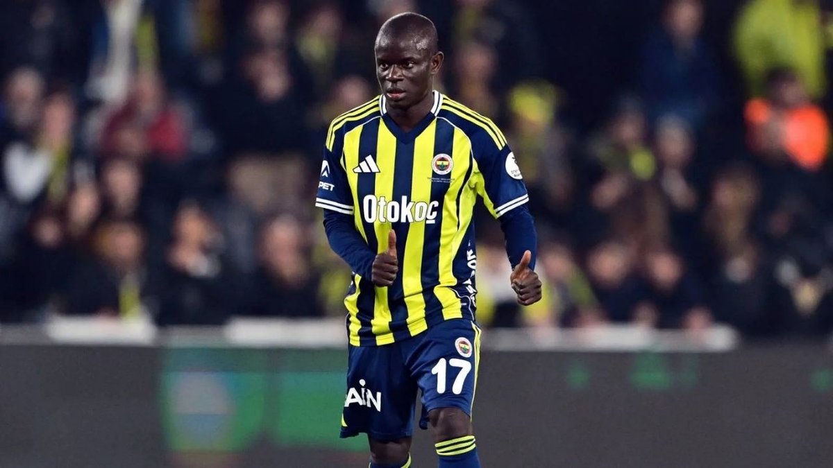 Fenerbahçe’de Ayrılık Listesi Şekilleniyor: 3 Yıldız İçin Karar Verildi