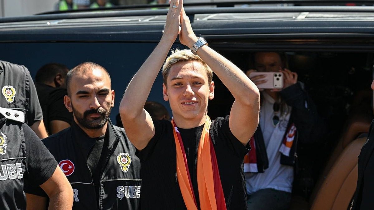 Galatasaray'da Aleksey Batrakov İçin Lisans İşlemleri Tamamlandı