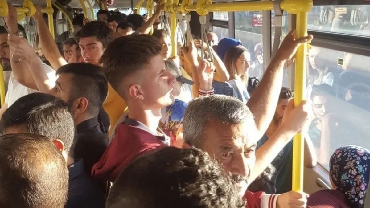 Ankara'da Toplu Taşıma Üzerine Tartışmalar Derinleşiyor: "Balık İstifi Seyahat" Eleştirileri Öne Çıkıyor