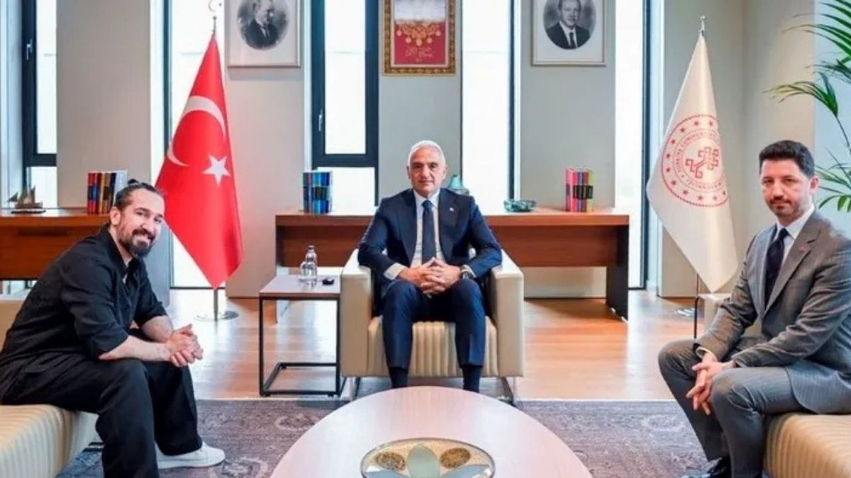 Bakan Ersoy, Barış Manço’nun Oğlu Doğukan Manço ile Müze-Evi Tartıştı