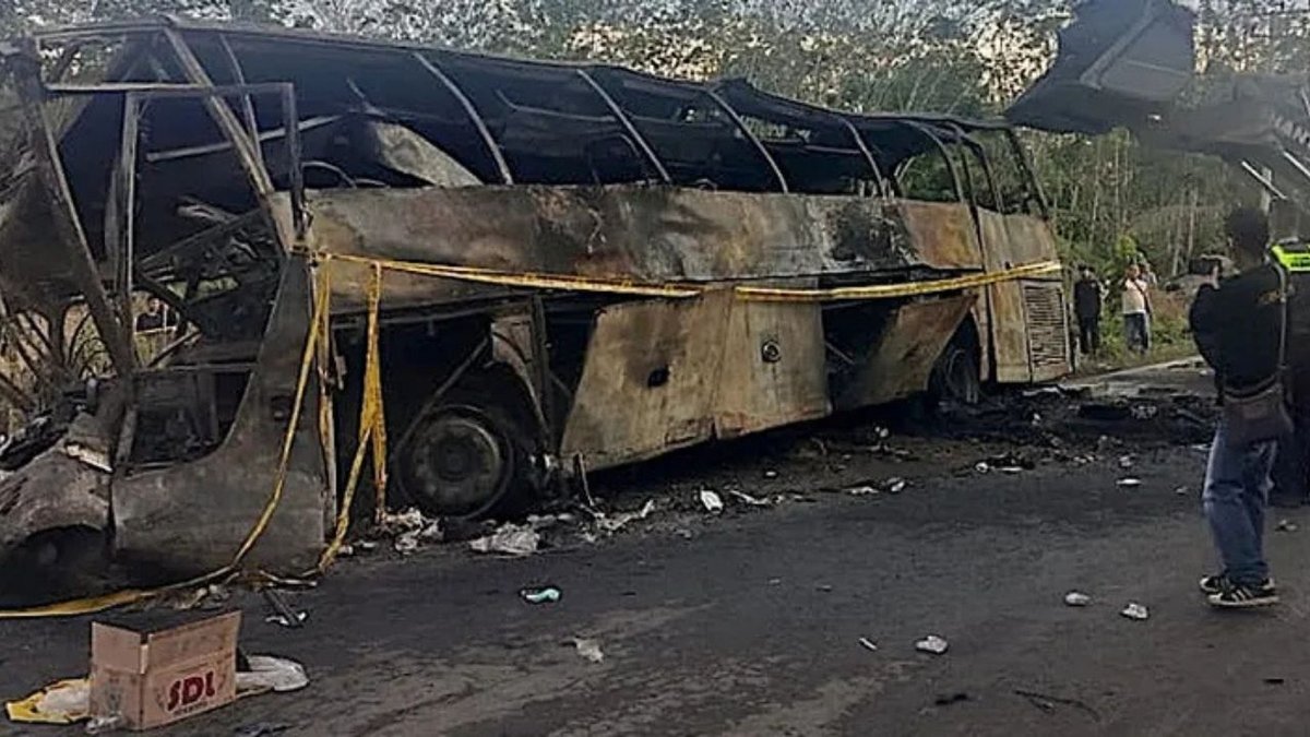 Endonezya’da Korkunç Kaza: Otobüs ve Tanker Çarpıştı, 16 Ölü