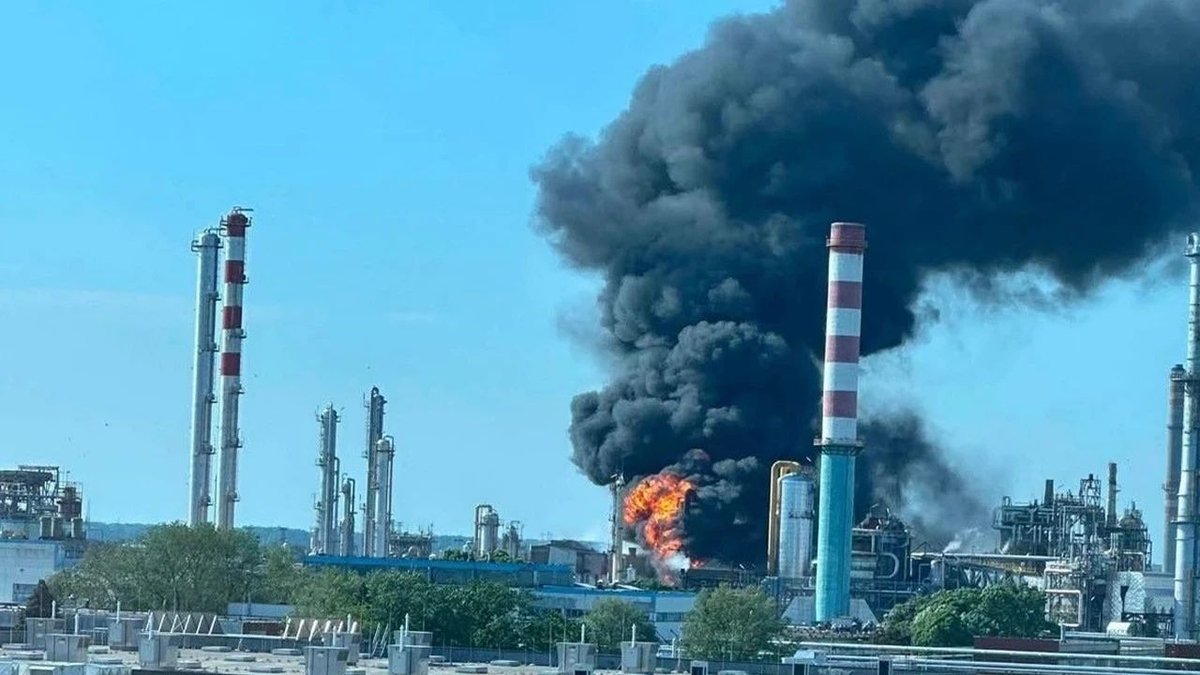 Macaristan’da Petrokimya Tesisinde Patlama: 1 Ölü, 8 Yaralı
