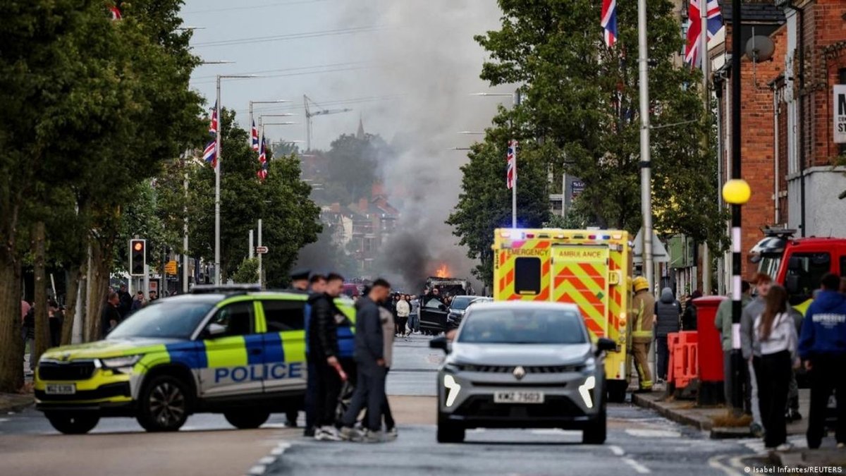 Belfast’ta Göçmen Karşıtı Irkçı Şiddet Tırmandı: Evler Ve İş Yerleri Ateşe Verildi