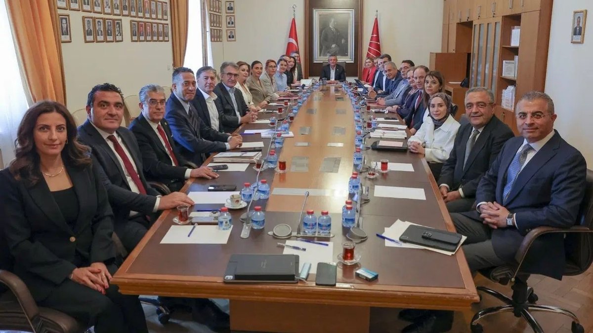 Özgür Özel TBMM’de MYK Toplantısına Başkanlık Etti CHP’de Kritik Gündem Masadaydı