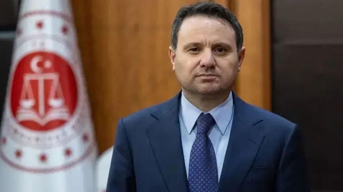 Akın Gürlek’ten Anlamlı Bağış Manevi Tazminat Gelirini Kızılay’a Aktardı