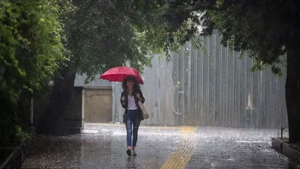 İstanbul İçin Sağanak Alarmı Meteoroloji Saat Vererek Uyardı