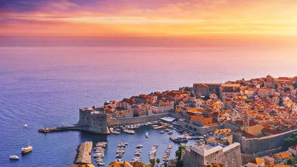 Avrupa’nın Gözde Şehirleri Turist Akınına Karşı Yeni Dönem Başlattı