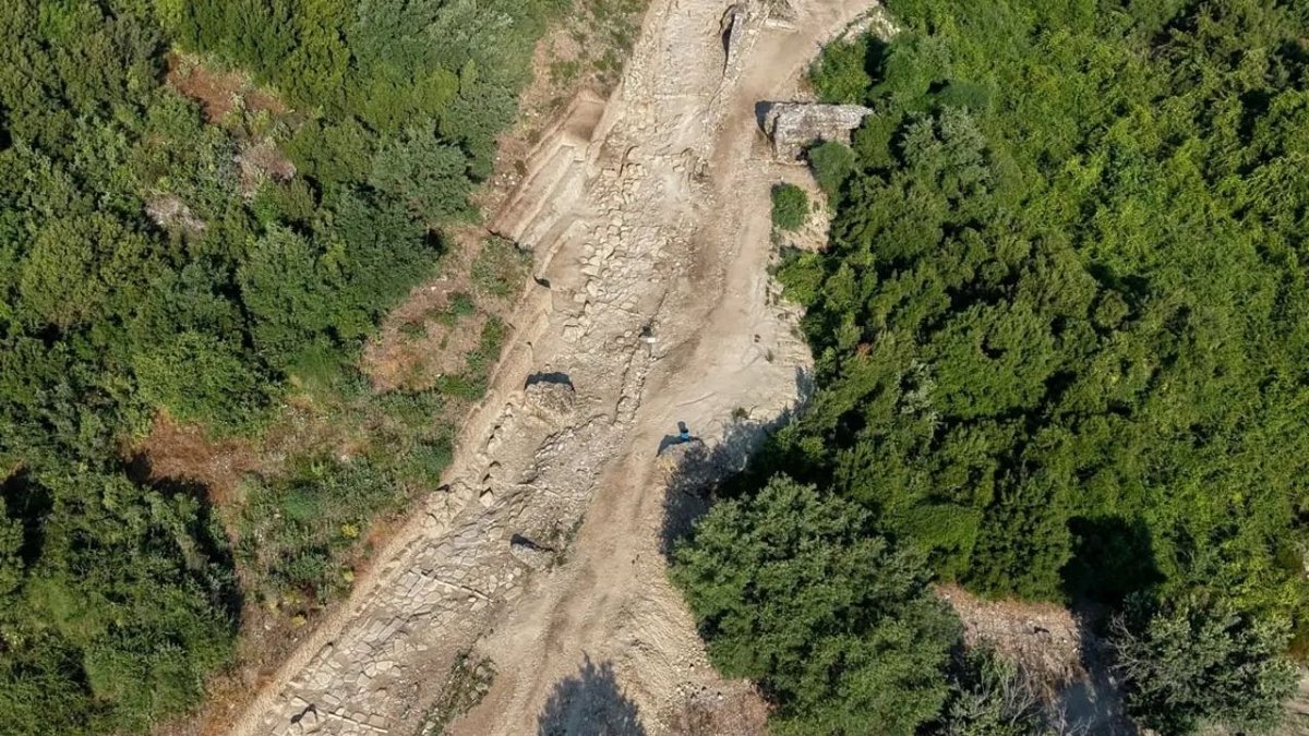 Aspendos'ta Tarihe Işık Tutan Keşif 2 Bin Yıllık Cadde Yeniden Gün Yüzüne Çıktı