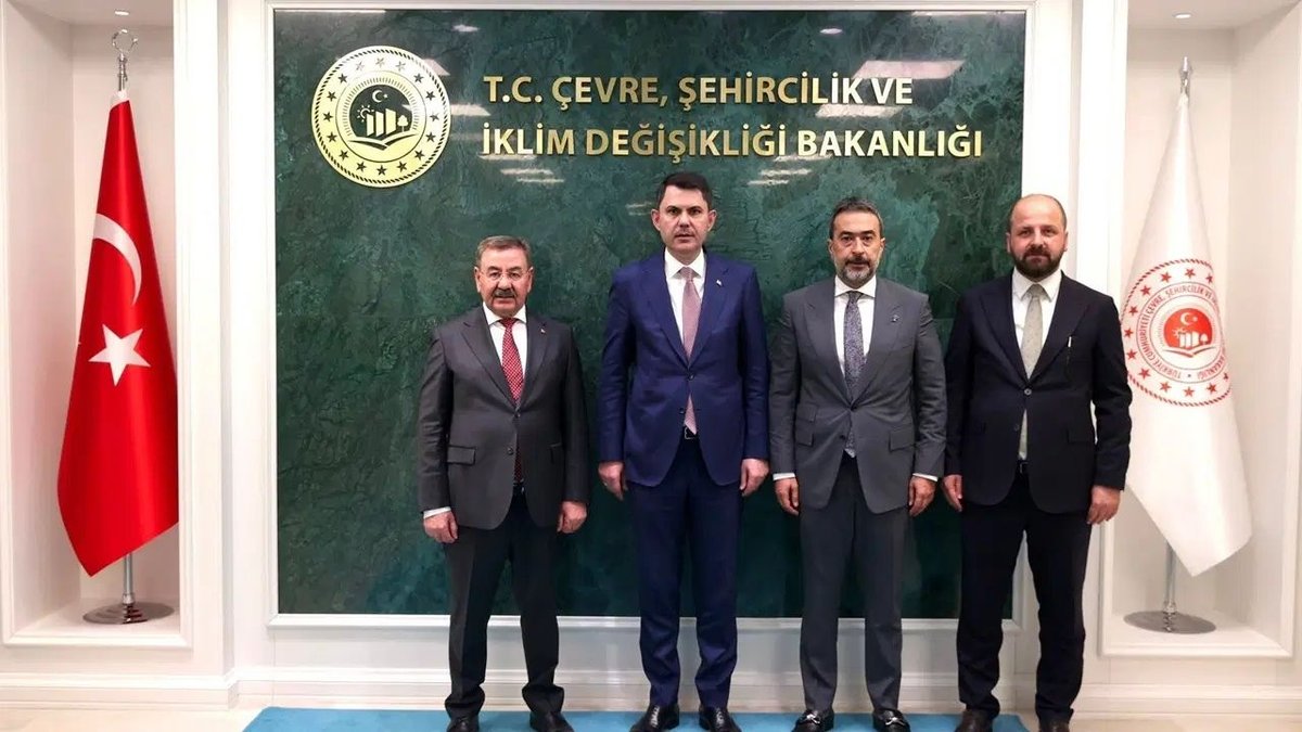 CHP’li Gölbaşı Belediye Başkanı’ndan Bakan Kurum’a ziyaret: AK Parti yöneticileri de görüşmede yer aldı