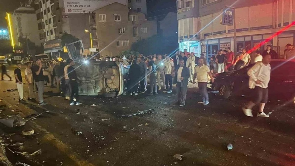 Kırmızı Işık İhlali Kazaya Neden Oldu: 1’i Ağır 5 Yaralı
