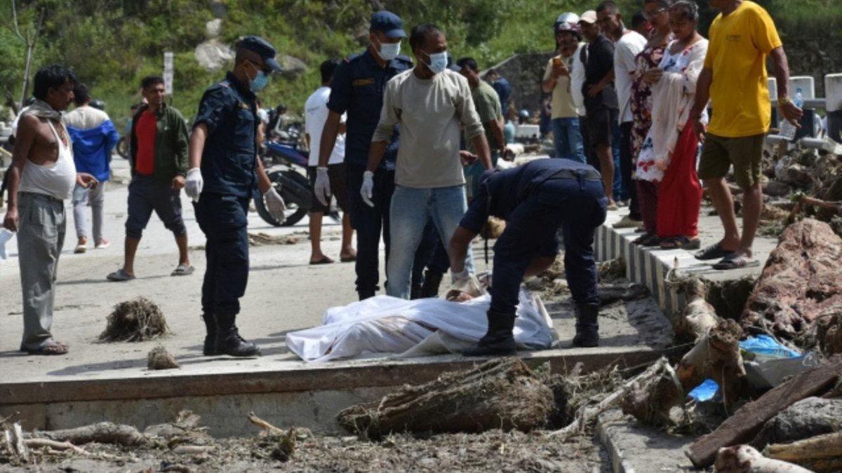 Nepal’de Deprem Sanılan Felaketin Nedeni Belli Oldu: Buzul Çökmesi Yıkımı Büyüttü