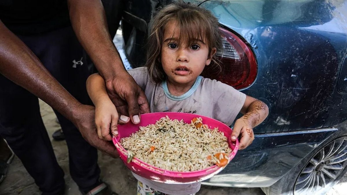 Gazze'deki Göçmenlere Sıcak Yemek Yardımı Sağlandı