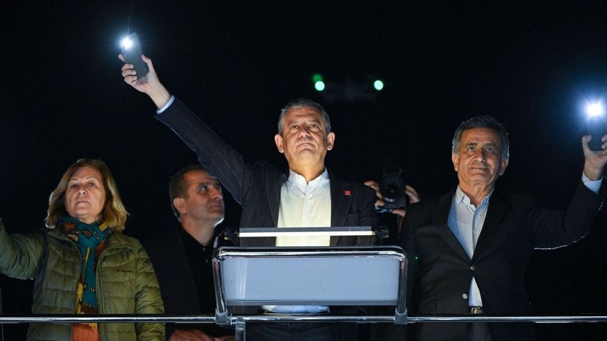 Özgür Özel'den İftiralara Karşı Sert Tepki: "CHP'li Hiçbir Kişiyi Geride Bırakmayacağız"