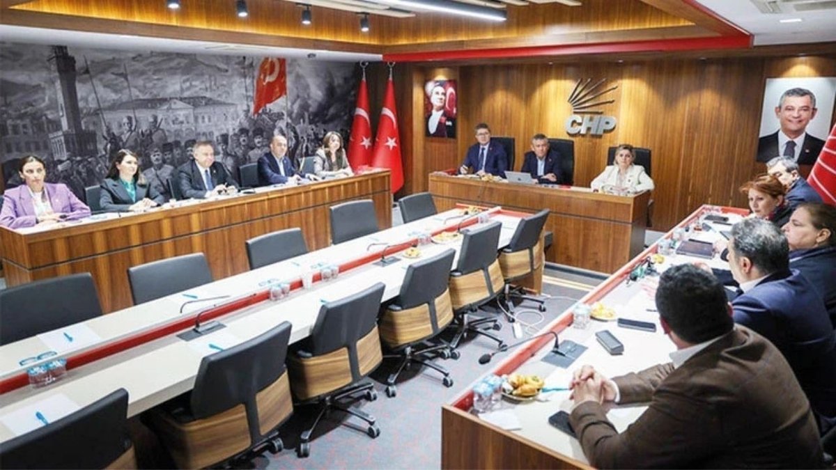 CHP’den Yeni Yol Haritası: Mansur Yavaş’ın Çağrısı ve Parti Stratejileri