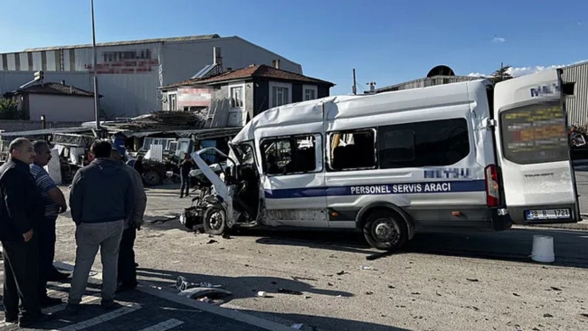Kayseri'de Kamyon ile İşçi Servisi Çarpıştı: 8 Yaralı