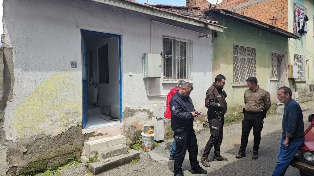Çorum’da Pompalı Tüfekle Eve Ateş Açıldı: Saldırganlar Kaçtı