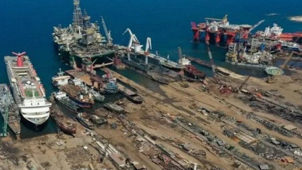 Aliağa Gemi Söküm Tesisi için Yeniden ÇED Süreci Başladı: Çevre ve İşçi Sağlığı Tartışması Sürüyor