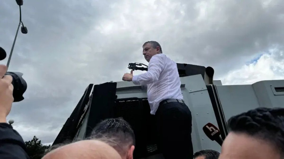 Özgür Özel’den TBMM Yürüyüşü: CHP’de Gerginlik Sokaklara Taştı