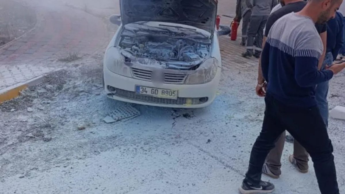 Diyarbakır’da Seyir Halindeki Lüks Otomobil Alevlere Teslim Oldu! Trafikte Panik Yaşandı