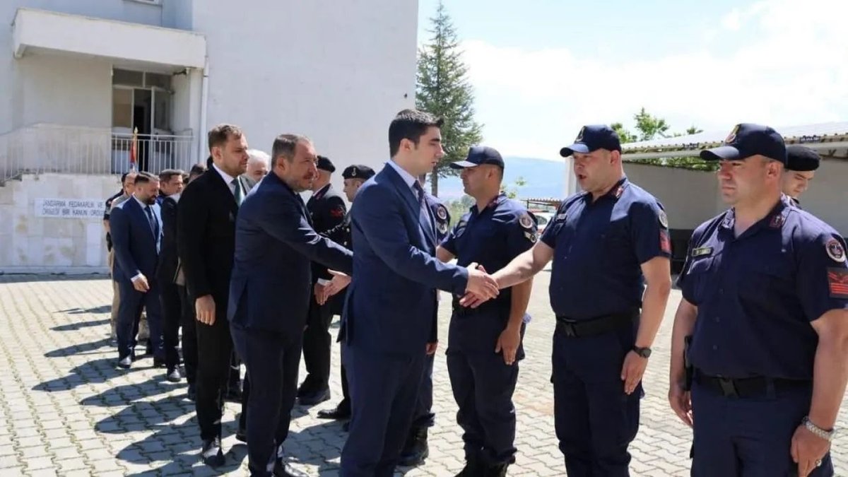 Dinar’da Bayram Arifesinde Duygulandıran Program! Şehitlik Ziyareti Ve Görev Başındaki Personellere Anlamlı Destek