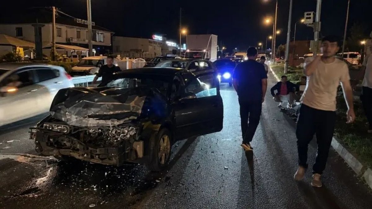 Düzce’de Kavşakta Feci Çarpışma: 5 Kişi Yaralandı, Sağlık Ekipleri Seferber Oldu