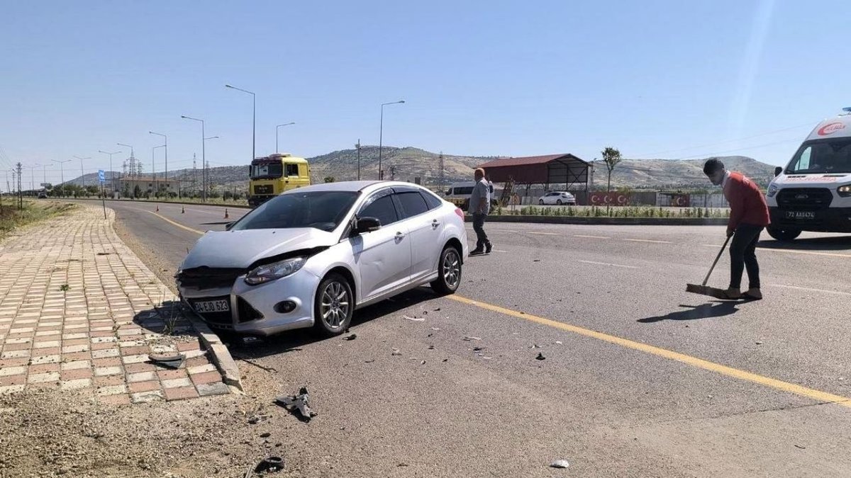 Batman Gercüş’te Trafik Kazası: Otomobil ile Hafif Ticari Araç Çarpıştı, 3 Yaralı