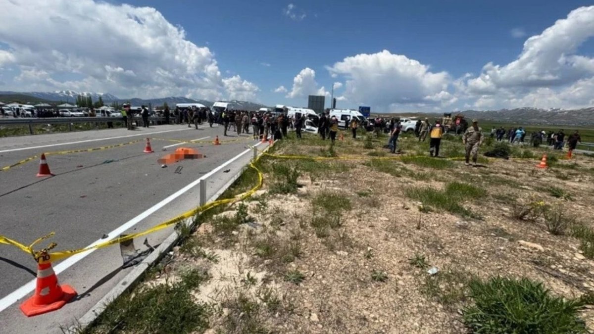 Van’da Katliam Gibi Kaza: Anne, İki Çocuğu ve Torunu Hayatını Kaybetti, 4 Yaralı Var