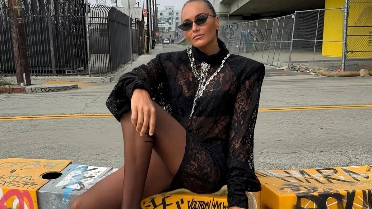 Eda Taşpınar’dan Üstsüz Paylaşım: “Bikini İzlerinden Hoşlanmıyorum”
