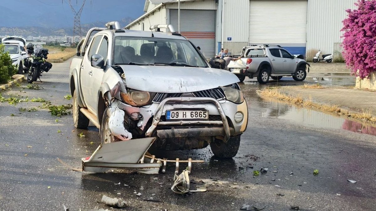 Nazilli’de Zincirleme Kaza: 3 Araç Çarpıştı, 4 Kişi Yaralandı
