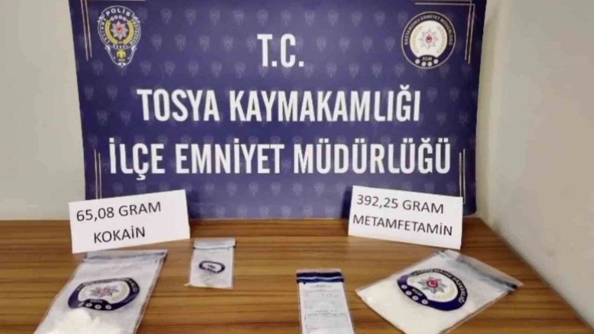 Kastamonu Tosya'da Durdurulan Araçtan Uyuşturucu Çıktı: 2 Şüpheli Tutuklandı