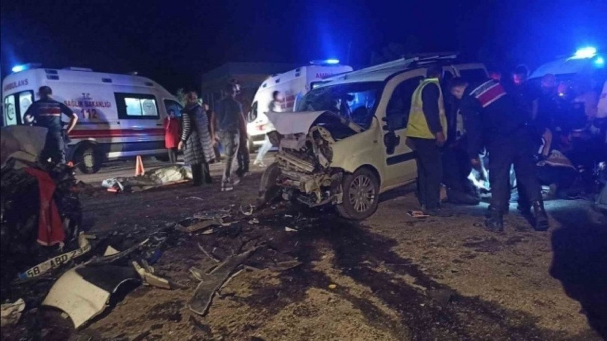 Sivas Gürün Yolunda Kafa Kafaya Kaza: 8 Yaralı, 4 Kişinin Durumu Ağır