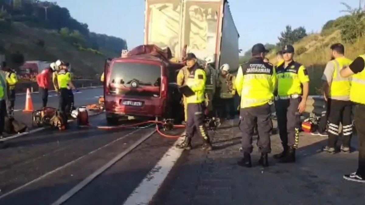 Çekmeköy Kuzey Marmara Otoyolu’nda Feci Kaza: 1’i Bebek 3 Kişi Hayatını Kaybetti