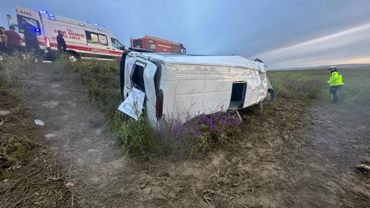 Konya-Kırıkkale Yolunda Feci Kaza: İşçi Servisi Şarampole Devrildi, 1 Kişi Hayatını Kaybetti 7 Yaralı
