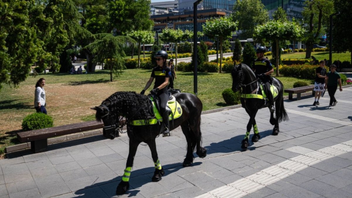 Başkent Sokaklarında Atlı Polis Devriyesi İlgi Odağı Oldu