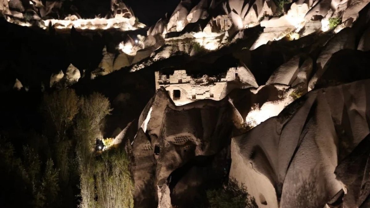 Kapadokya’da Gece Büyüsü Başladı Tarihi Rotalar Yeni Işıklarla Canlandı