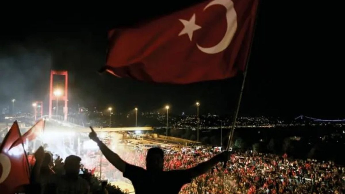 Ünlü İsimlerden 15 Temmuz’un 10. Yılında Duygu Dolu Mesajlar