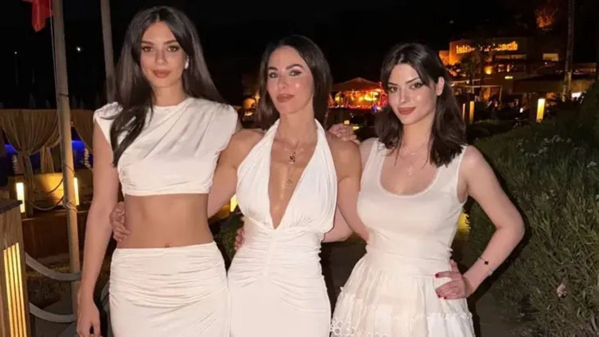 Defne Samyeli Ve Kızlarından Dikkat Çeken Poz Sosyal Medyada Gündem Oldu
