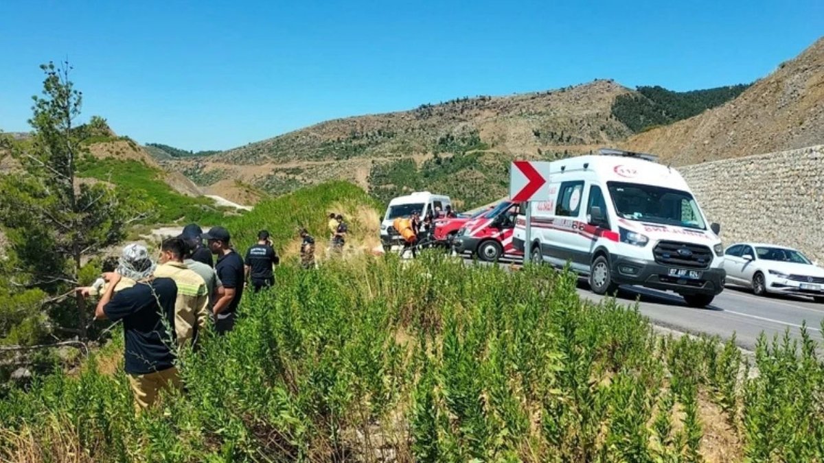 Antalya’da Feci Kaza Uçuruma Yuvarlanan Araçta 5 Kişi Hayatını Kaybetti