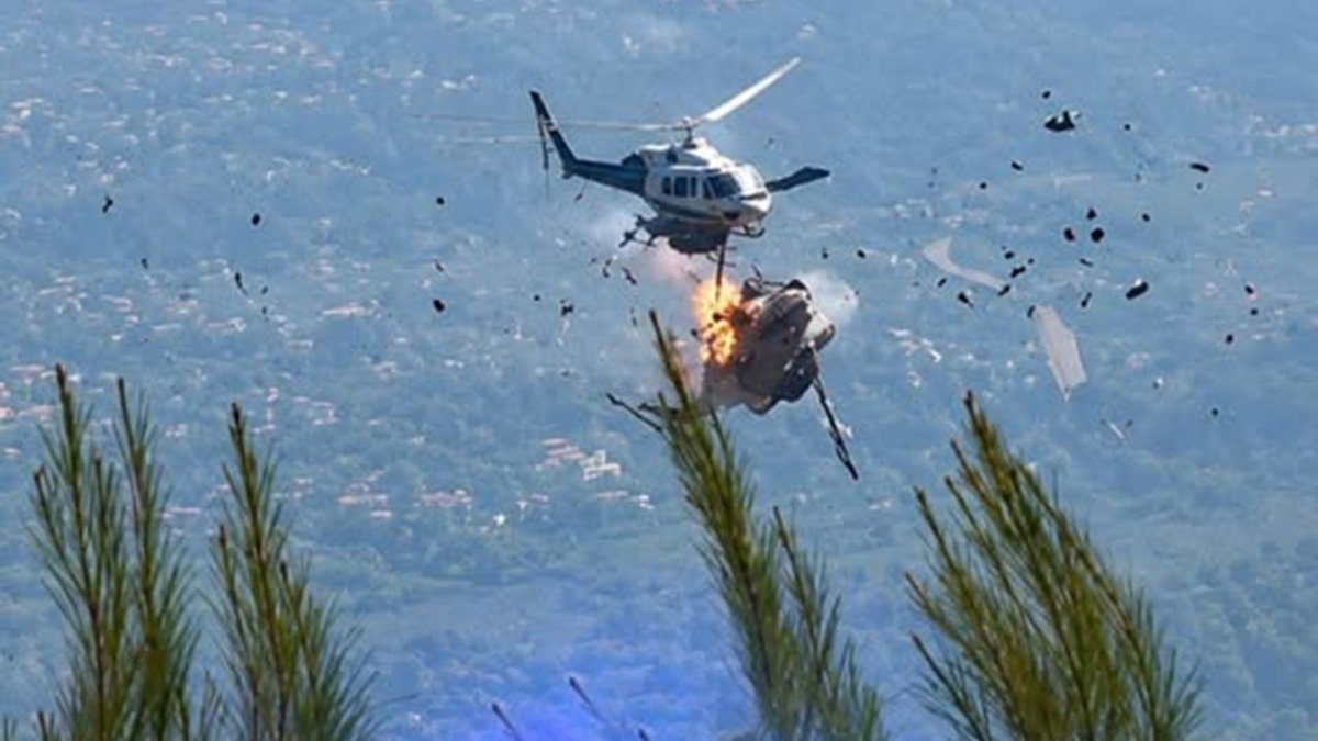 Yunanistan’da yangın söndürme helikopterleri havada çarpıştı: 2 kişi hayatını kaybetti